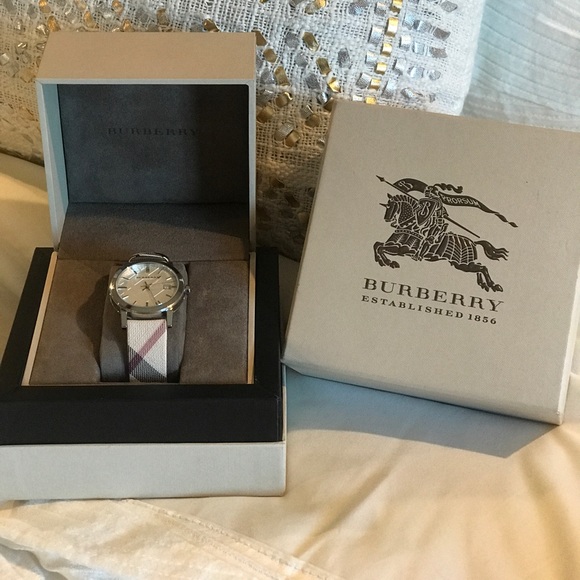 Burberry leather watch - Picture 1 of 3